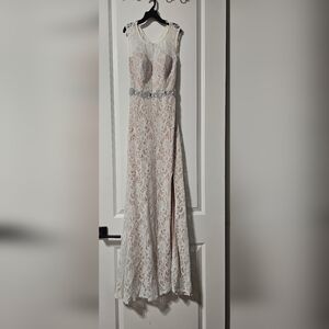 Elegant Lace Evening Gown